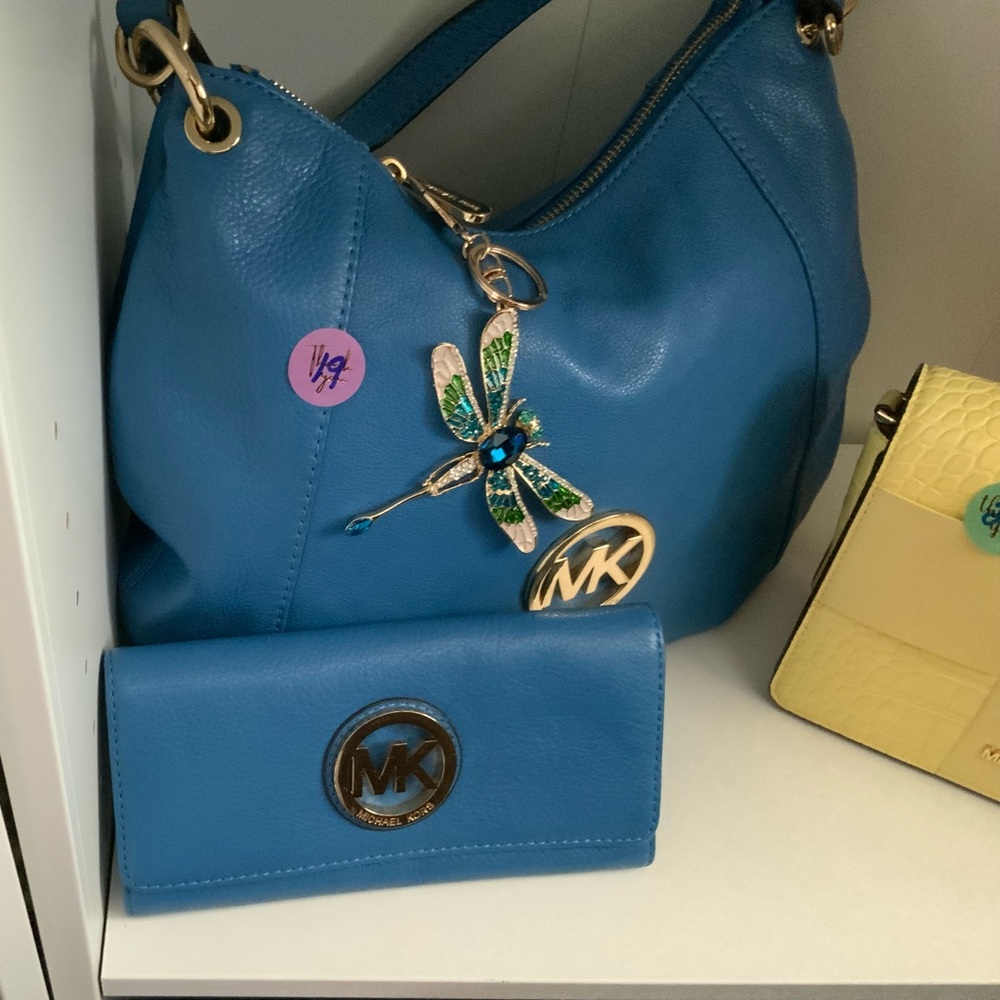 MK Brooke Zip Hobo w Wallet & Bag Charm GUC $398 #19